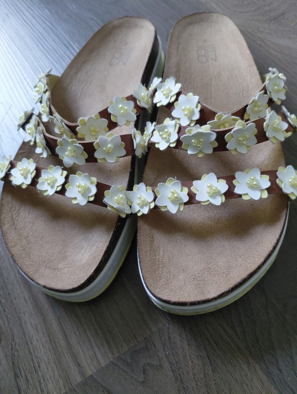 Floral White Strappy Slide Sandals - Women - Picture 2 of 9